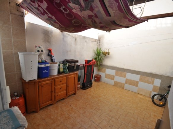 6 Bedroom 3 Bathroom Town House in Pinoso - Caza De Casa