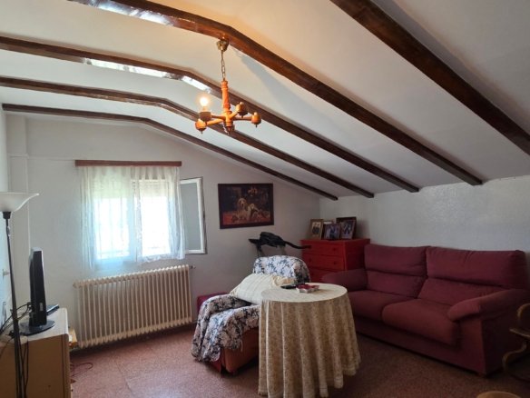6 Bedroom 3 Bathroom Country House in Yecla - Caza De Casa