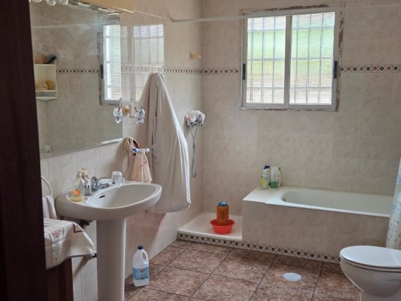 6 Bedroom 2 Bathroom Country House in Pinoso - Caza De Casa