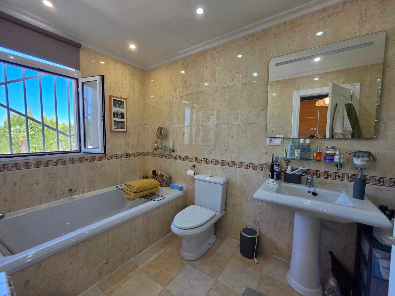 392140313dee0ba4 4 Bedroom 4 Bathroom Villa in Pinoso - Caza De Casa