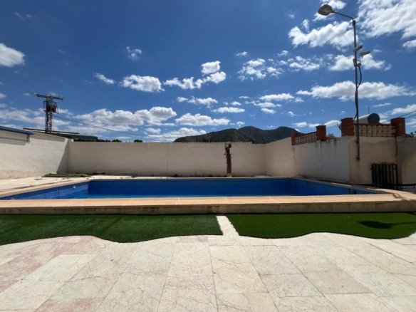 2 Bedroom 1 Bathroom Country House in Algueña - Caza De Casa