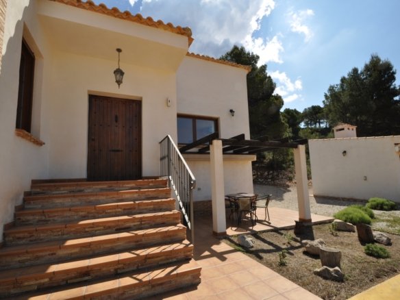 5 Bedroom 3 Bathroom Villa in Castalla - Caza De Casa