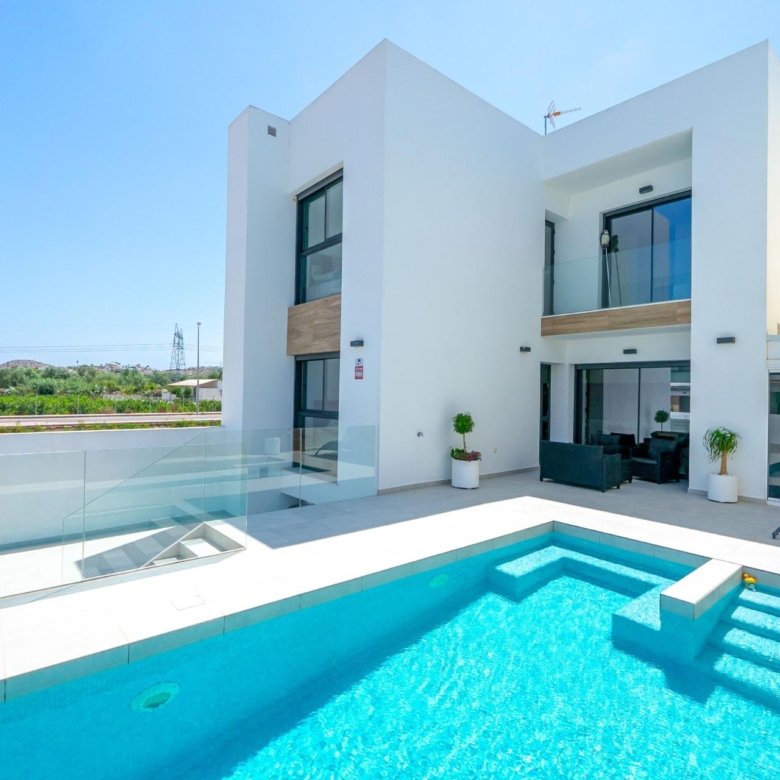 5 Bedroom 4 Bathroom Villa in Rojales - Caza De Casa
