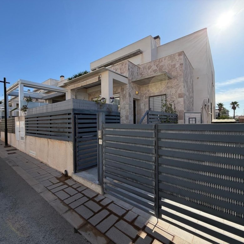 3 Bedroom 3 Bathroom Town House in Torrevieja - Caza De Casa