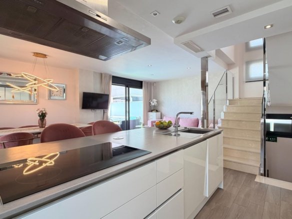 5 Bedroom 3 Bathroom Villa in Torrevieja - Caza De Casa