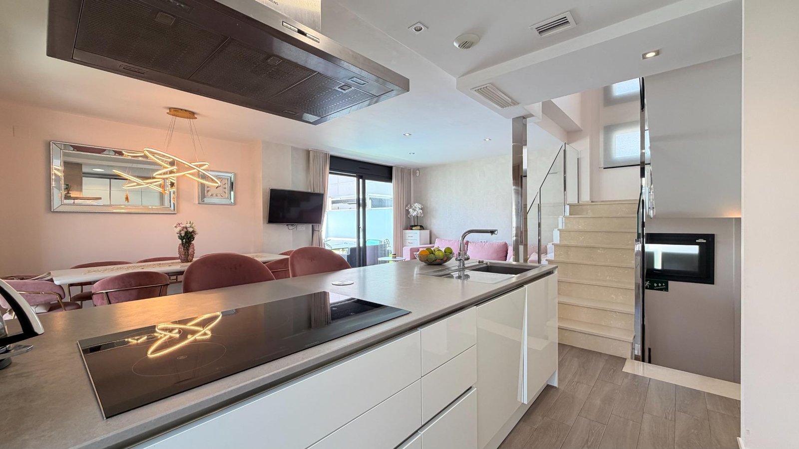 5 Bedroom 3 Bathroom Villa in Torrevieja - Caza De Casa