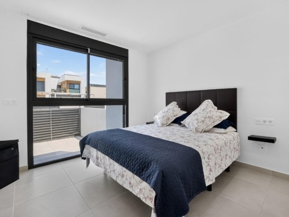 5 Bedroom 4 Bathroom Villa in Rojales - Caza De Casa