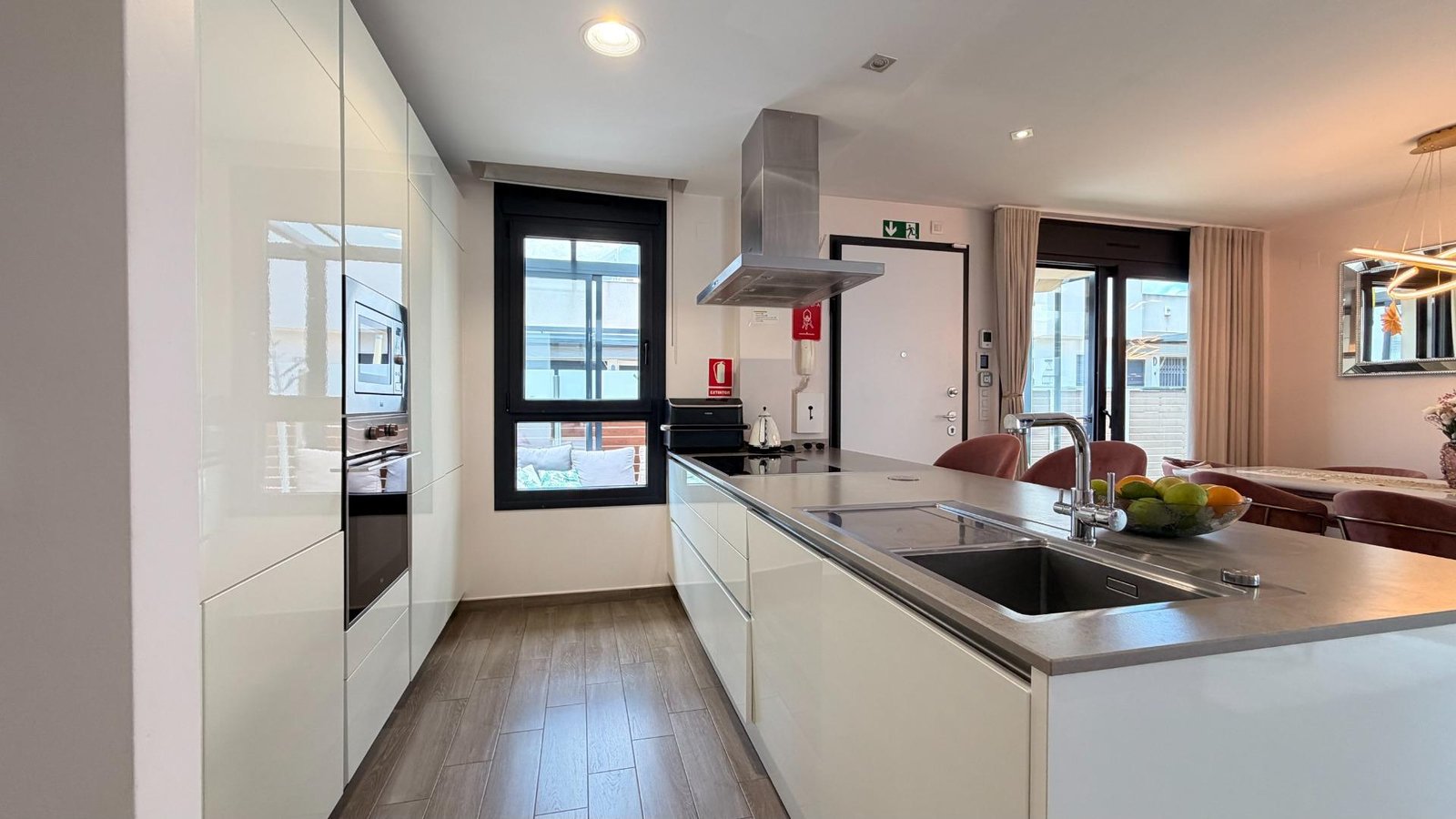 5 Bedroom 3 Bathroom Villa in Torrevieja - Caza De Casa