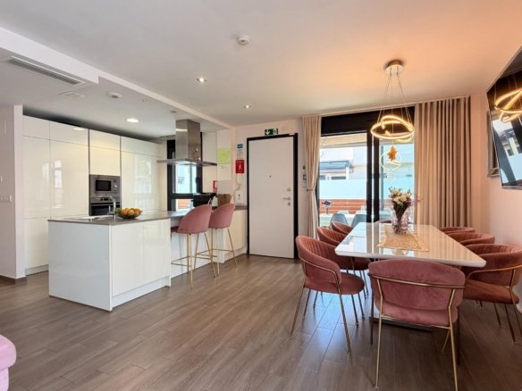 5 Bedroom 3 Bathroom Villa in Torrevieja - Caza De Casa