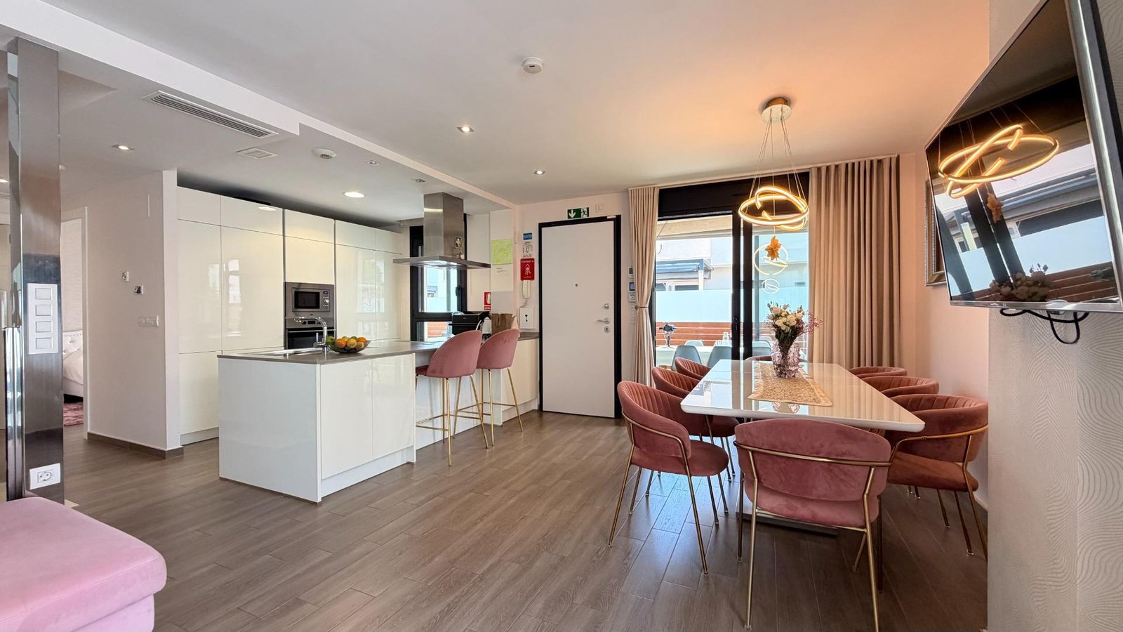 5 Bedroom 3 Bathroom Villa in Torrevieja - Caza De Casa