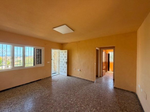 4 Bedroom 2 Bathroom Villa in Torrevieja - Caza De Casa