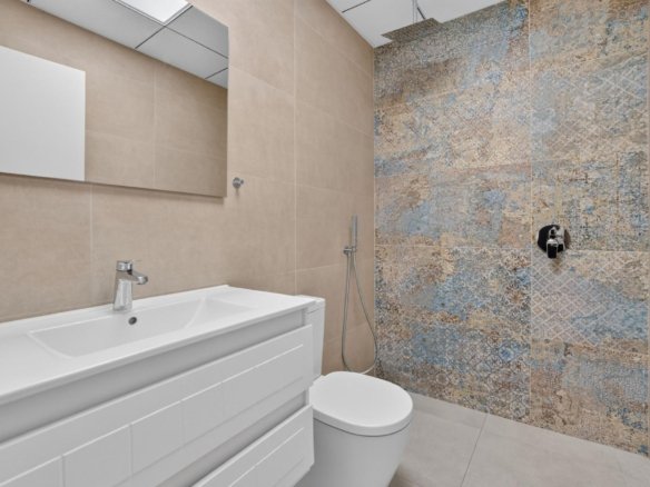 5 Bedroom 4 Bathroom Villa in Rojales - Caza De Casa