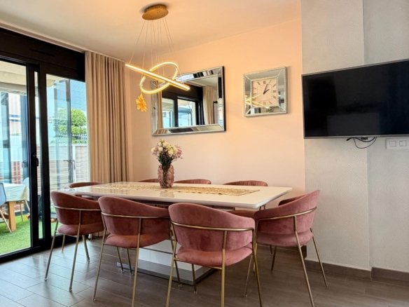 5 Bedroom 3 Bathroom Villa in Torrevieja - Caza De Casa