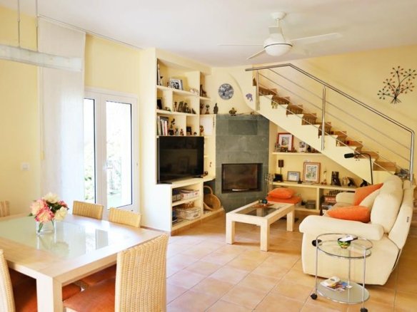 3 Bedroom 2 Bathroom Villa in Oliva - Caza De Casa