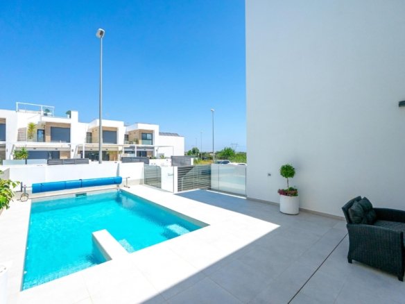 5 Bedroom 4 Bathroom Villa in Rojales - Caza De Casa