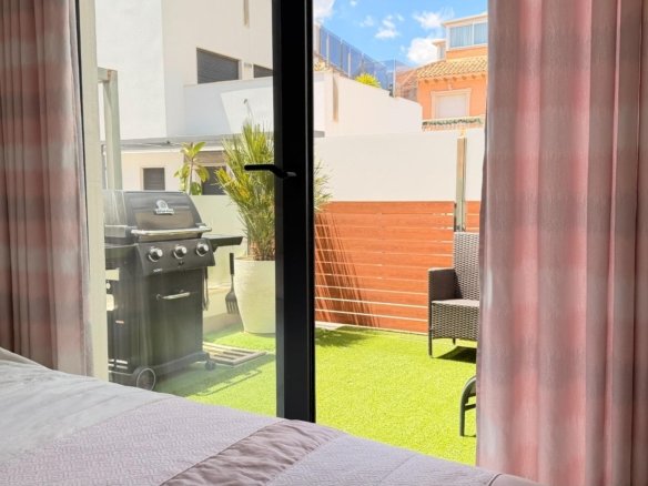 5 Bedroom 3 Bathroom Villa in Torrevieja - Caza De Casa
