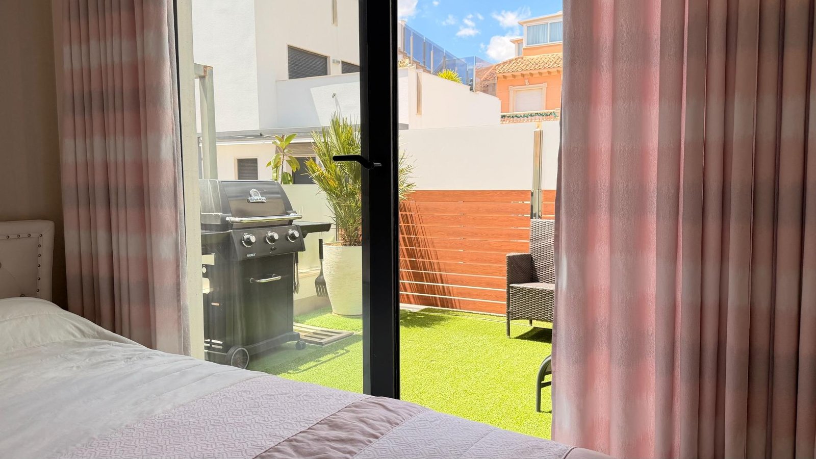 5 Bedroom 3 Bathroom Villa in Torrevieja - Caza De Casa