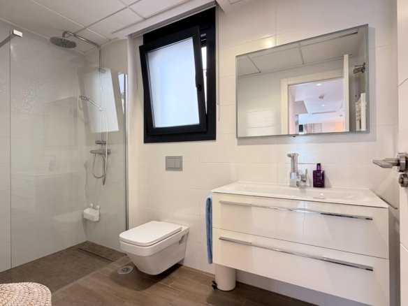 5 Bedroom 3 Bathroom Villa in Torrevieja - Caza De Casa