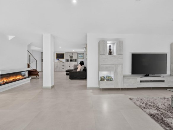 5 Bedroom 4 Bathroom Villa in Rojales - Caza De Casa