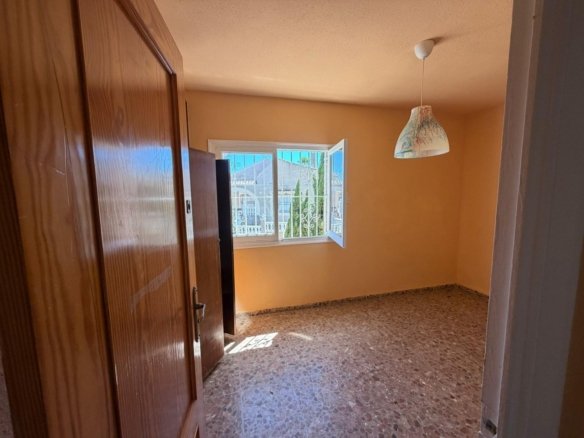 4 Bedroom 2 Bathroom Villa in Torrevieja - Caza De Casa
