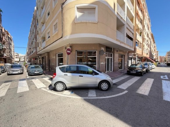 2 Bedroom 1 Bathroom Commercial in Torrevieja - Caza De Casa