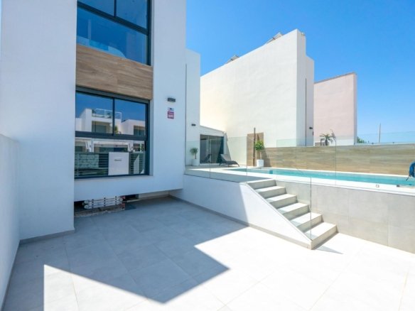 5 Bedroom 4 Bathroom Villa in Rojales - Caza De Casa