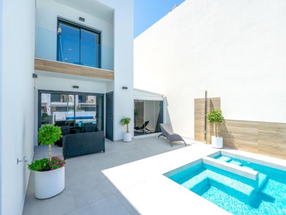 5 Bedroom 4 Bathroom Villa in Rojales - Caza De Casa