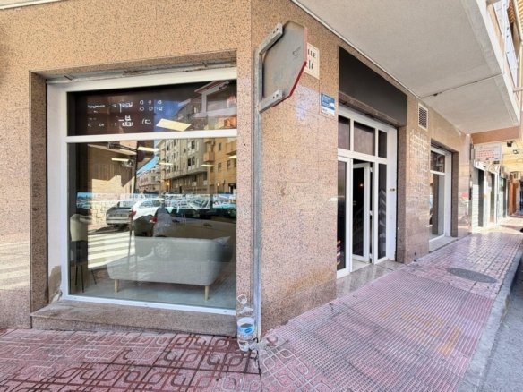 2 Bedroom 1 Bathroom Commercial in Torrevieja - Caza De Casa