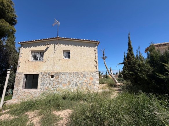 4 Bedroom 2 Bathroom Villa in Torrevieja - Caza De Casa