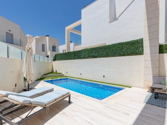3 Bedroom 3 Bathroom Villa in Orihuela Costa - Caza De Casa