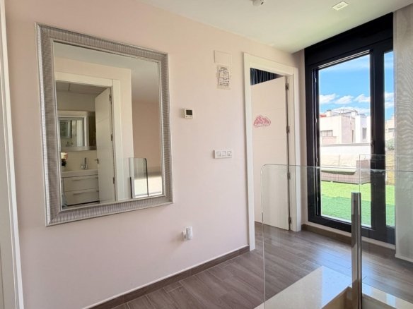 5 Bedroom 3 Bathroom Villa in Torrevieja - Caza De Casa