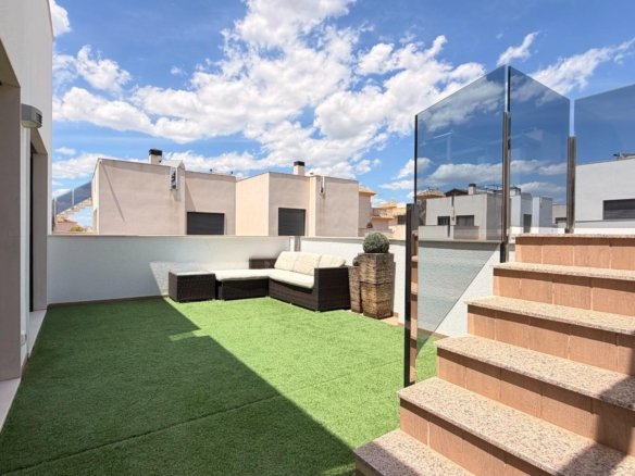 5 Bedroom 3 Bathroom Villa in Torrevieja - Caza De Casa