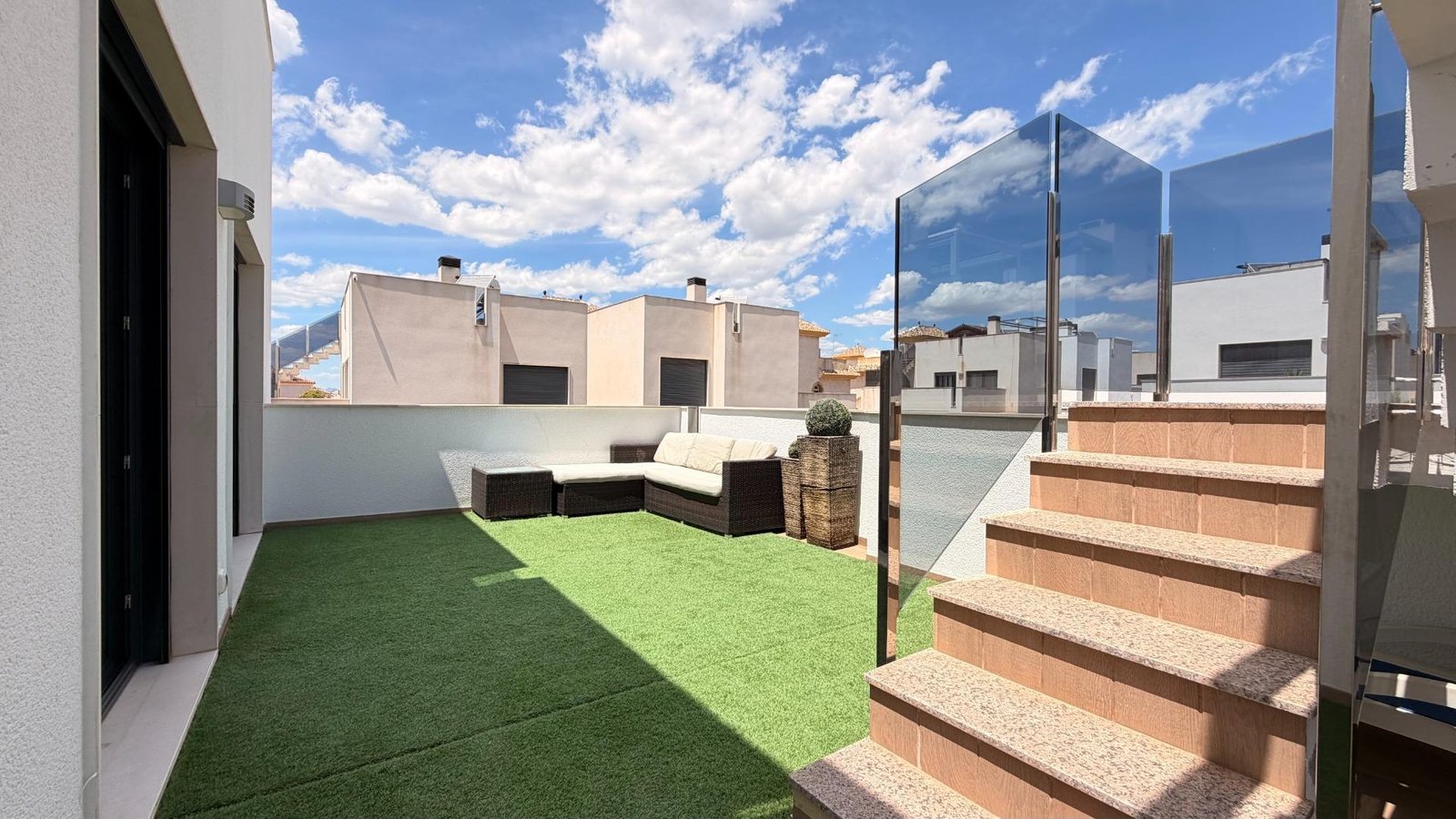 5 Bedroom 3 Bathroom Villa in Torrevieja - Caza De Casa