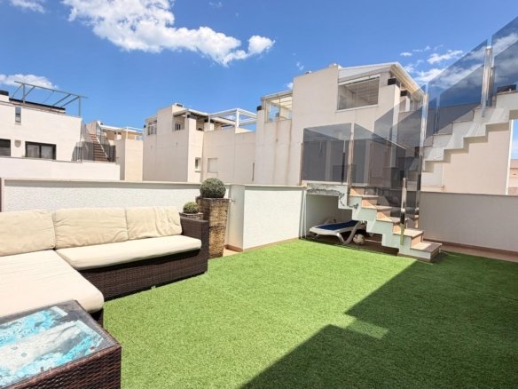 5 Bedroom 3 Bathroom Villa in Torrevieja - Caza De Casa