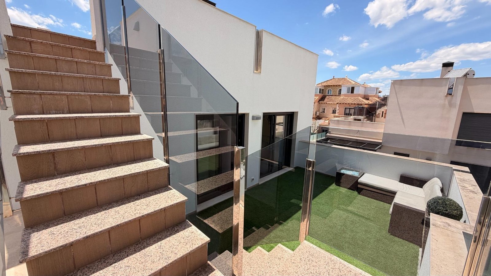 5 Bedroom 3 Bathroom Villa in Torrevieja - Caza De Casa
