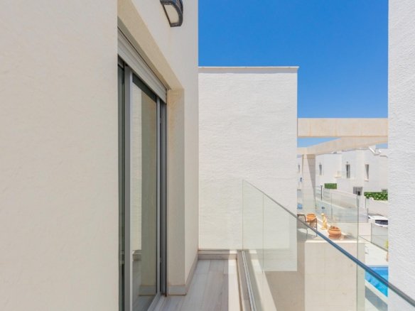 3 Bedroom 3 Bathroom Villa in Orihuela Costa - Caza De Casa