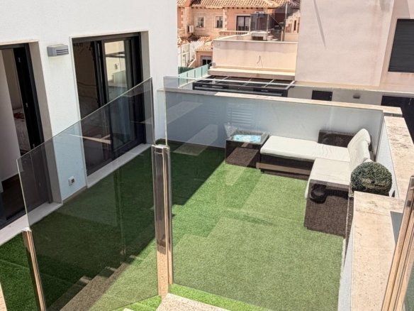 5 Bedroom 3 Bathroom Villa in Torrevieja - Caza De Casa