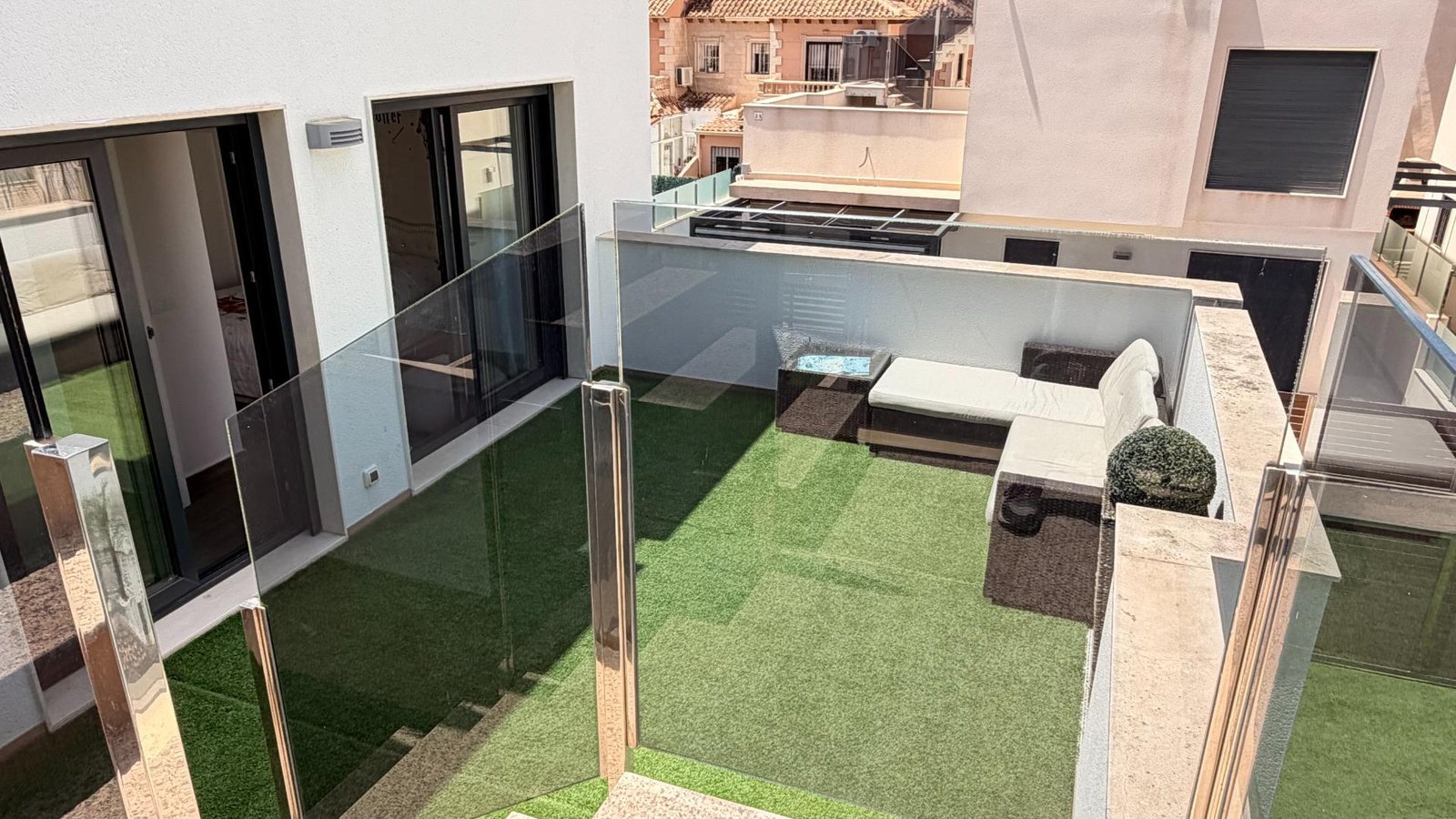 5 Bedroom 3 Bathroom Villa in Torrevieja - Caza De Casa