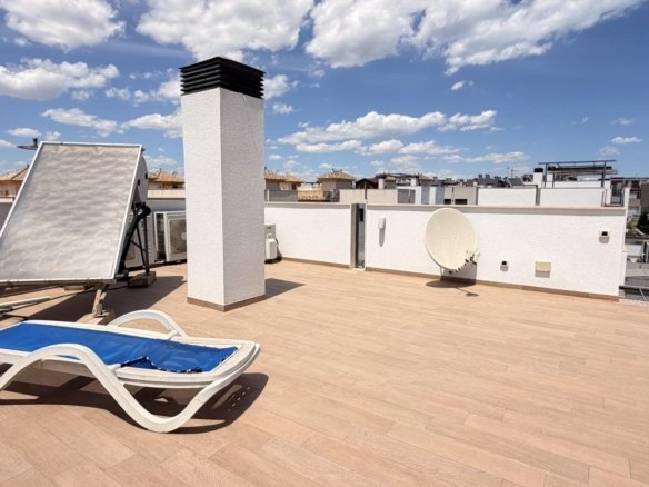 5 Bedroom 3 Bathroom Villa in Torrevieja - Caza De Casa