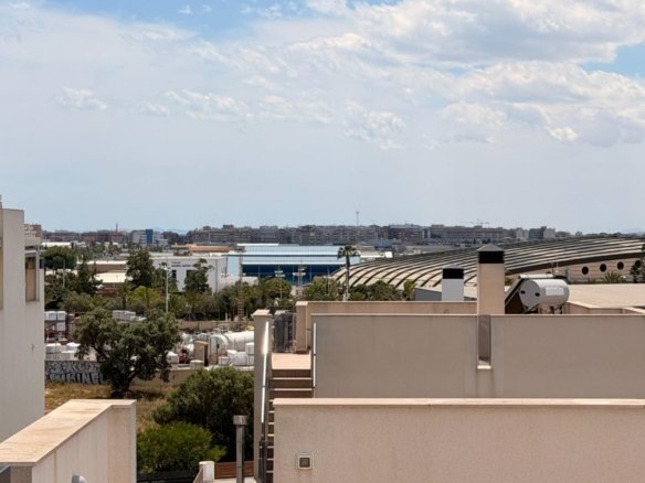 5 Bedroom 3 Bathroom Villa in Torrevieja - Caza De Casa