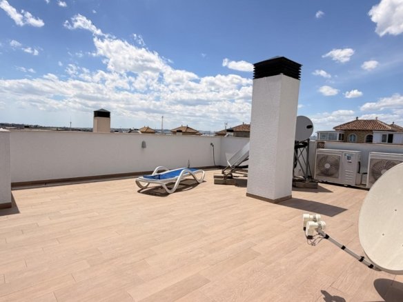 5 Bedroom 3 Bathroom Villa in Torrevieja - Caza De Casa