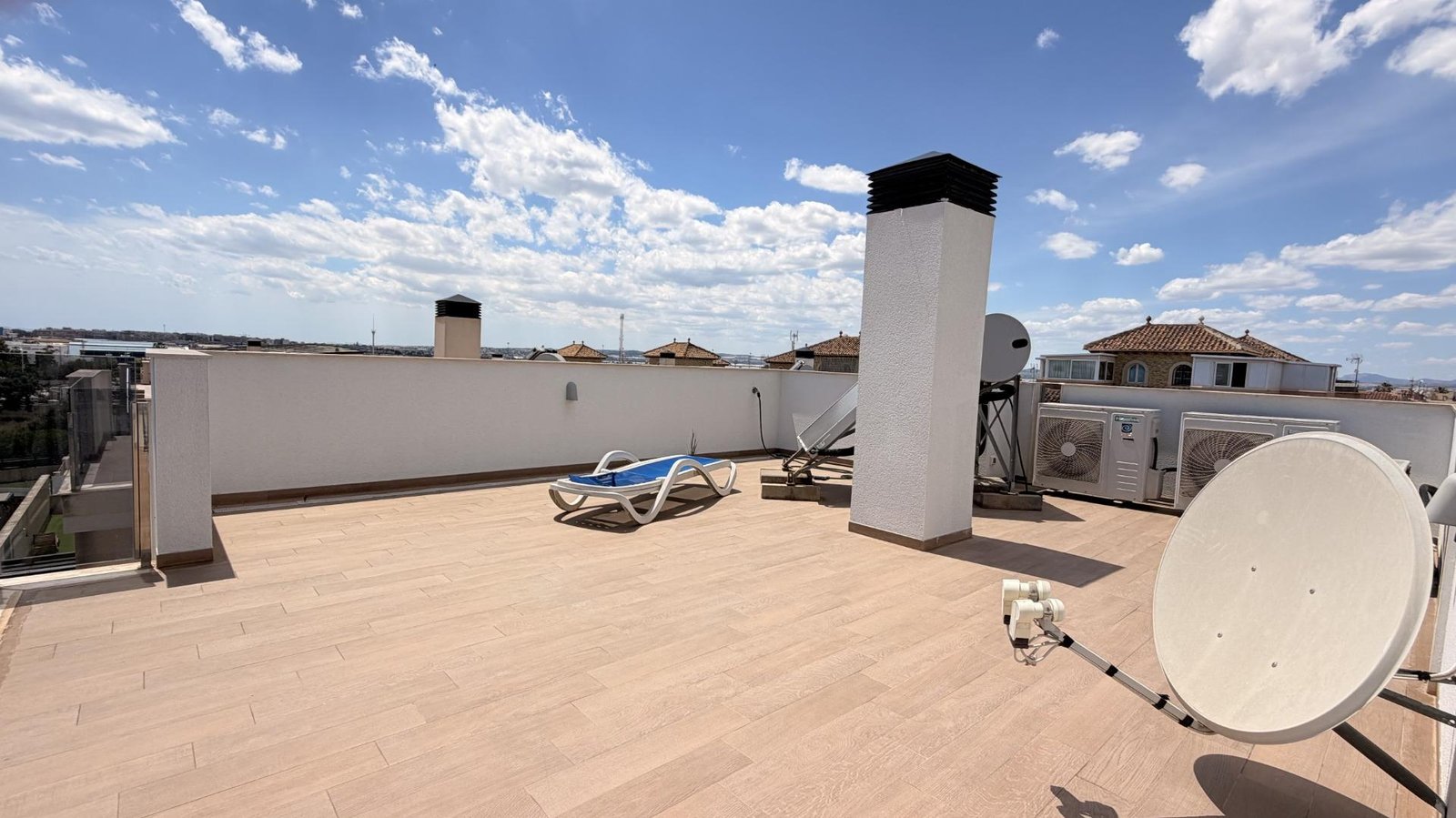 5 Bedroom 3 Bathroom Villa in Torrevieja - Caza De Casa