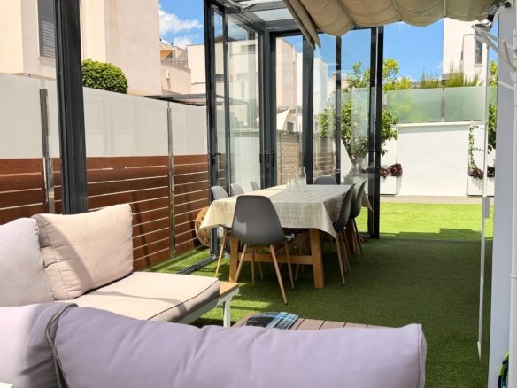 5 Bedroom 3 Bathroom Villa in Torrevieja - Caza De Casa