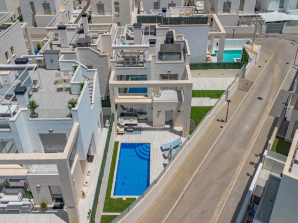 3 Bedroom 3 Bathroom Villa in Orihuela Costa - Caza De Casa
