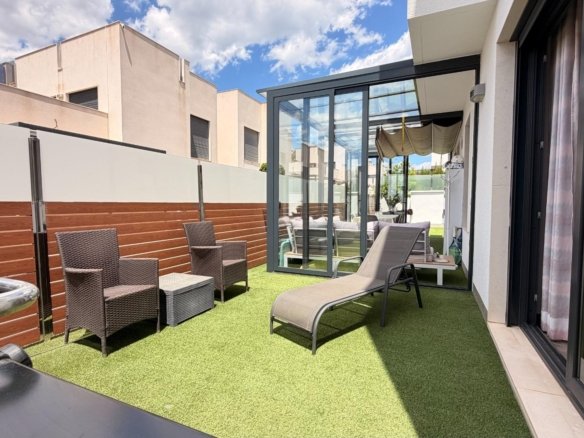 5 Bedroom 3 Bathroom Villa in Torrevieja - Caza De Casa