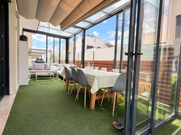 5 Bedroom 3 Bathroom Villa in Torrevieja - Caza De Casa