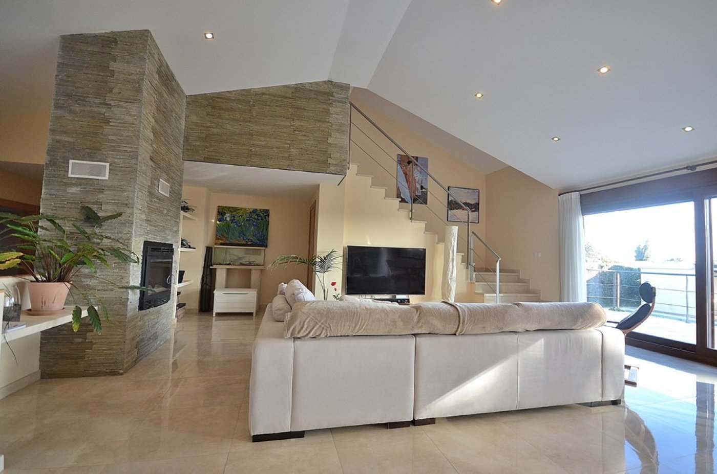 5 Bedroom 5 Bathroom Villa in Albacete - Caza De Casa