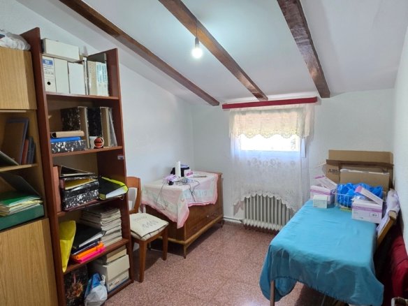 6 Bedroom 3 Bathroom Country House in Yecla - Caza De Casa
