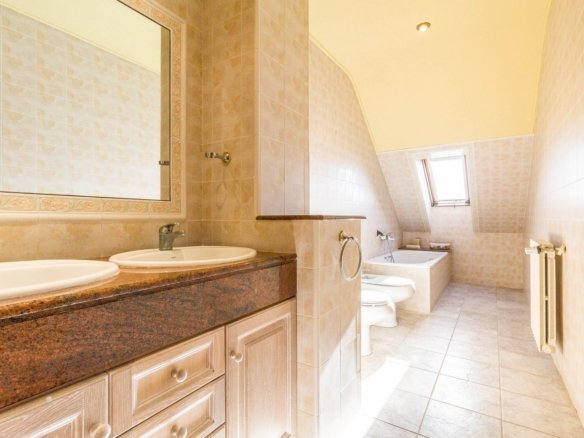 7 Bedroom 3 Bathroom Villa in Yecla - Caza De Casa