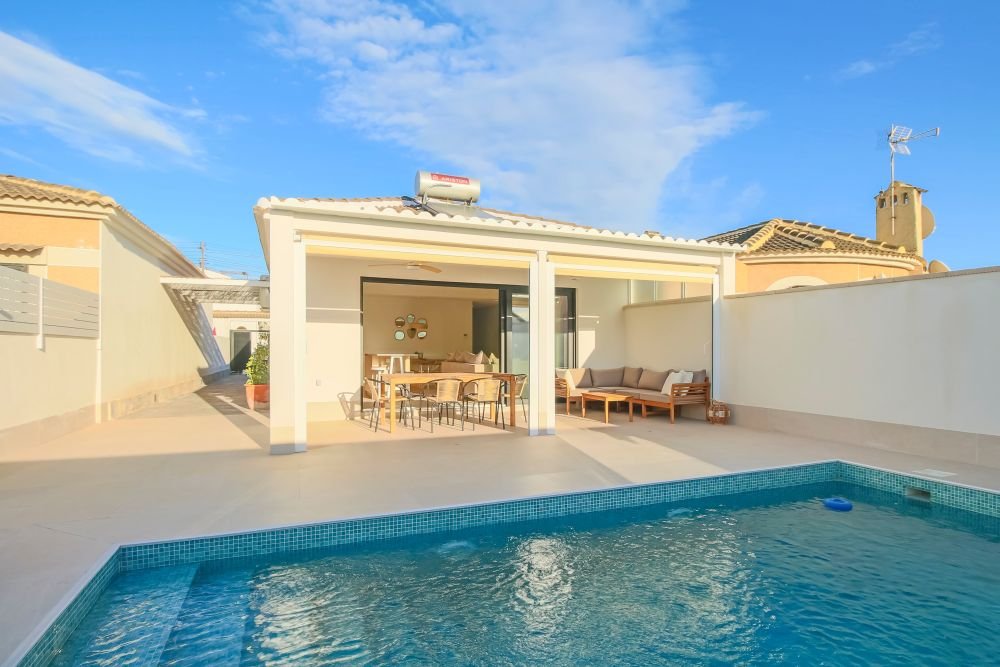 3 Bedroom 2 Bathroom Villa in Torrevieja - Caza De Casa